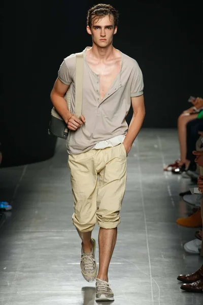 Look 28
